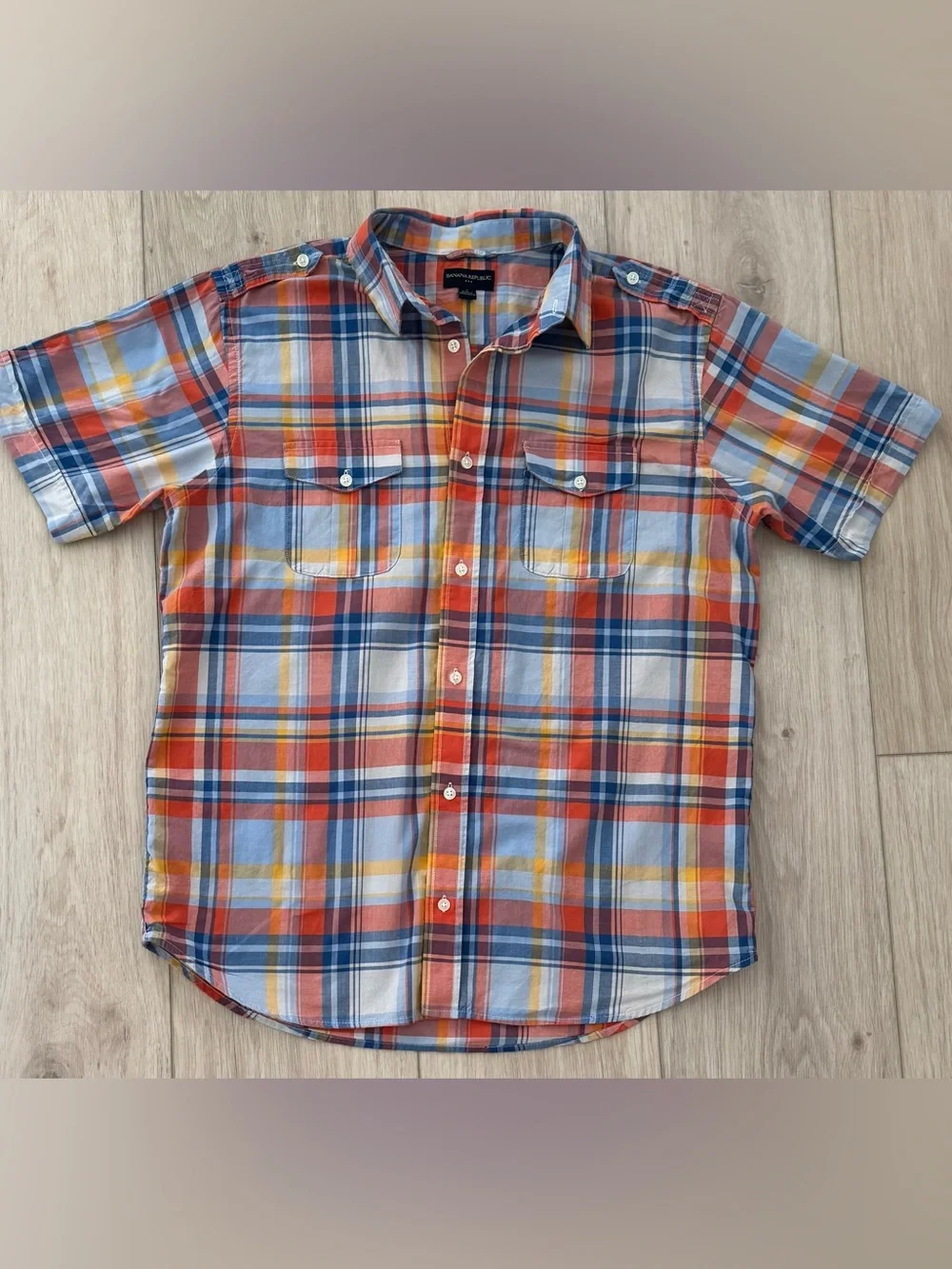 Banana Republic men’s Large madras plaid short sleeve button-down camp shirt